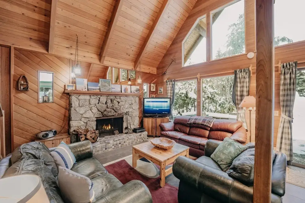 Mt Baker Rim Cabin #53 - A Cozy Cabin With a Open Fire Place and Outdoor hot tub