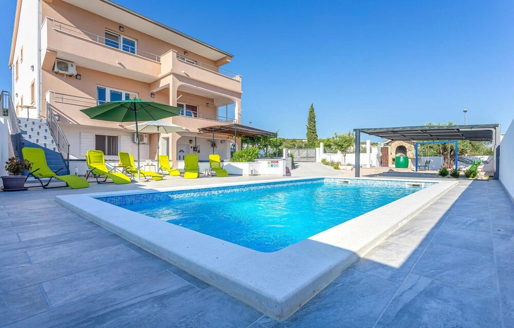 Awesome Home In Kanica