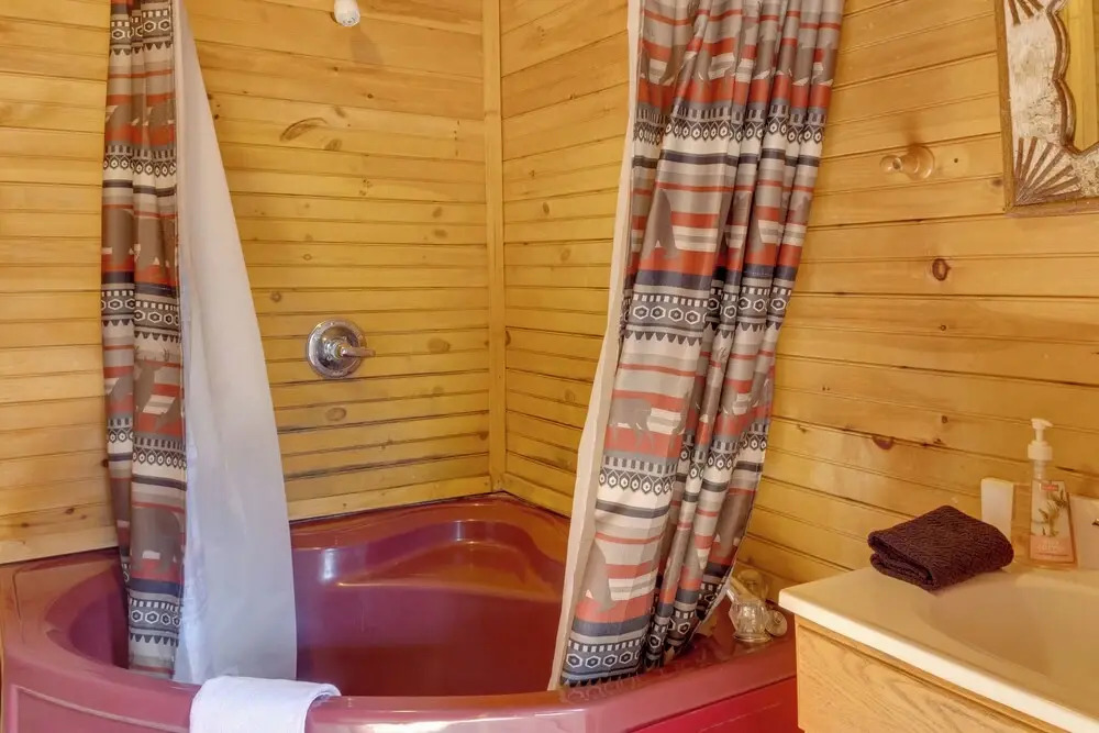 Private Hot Tub & Game Room: Mountain Retreat!