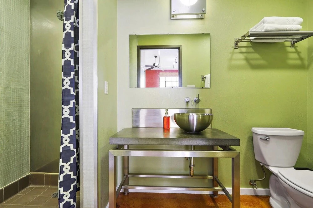 Inventive 2br/2.5 BA Industrial Apt by Domio