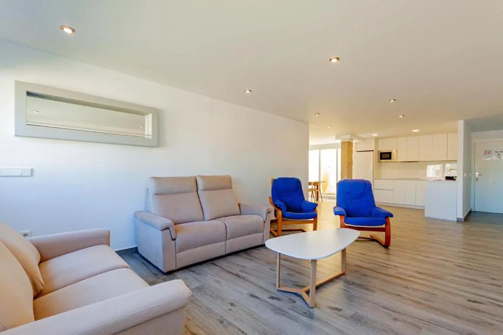 Amplio y acogedor apartamento renovado con piscina AL124