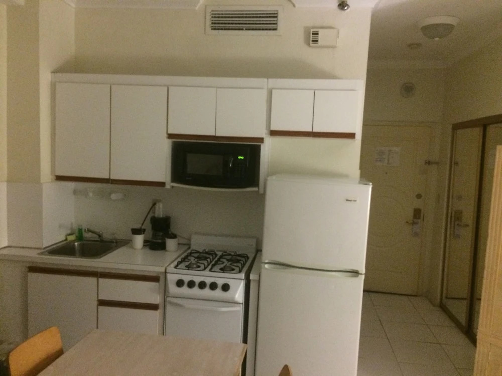 Hollywood Beach Resort- Large Studio Sleeps 4