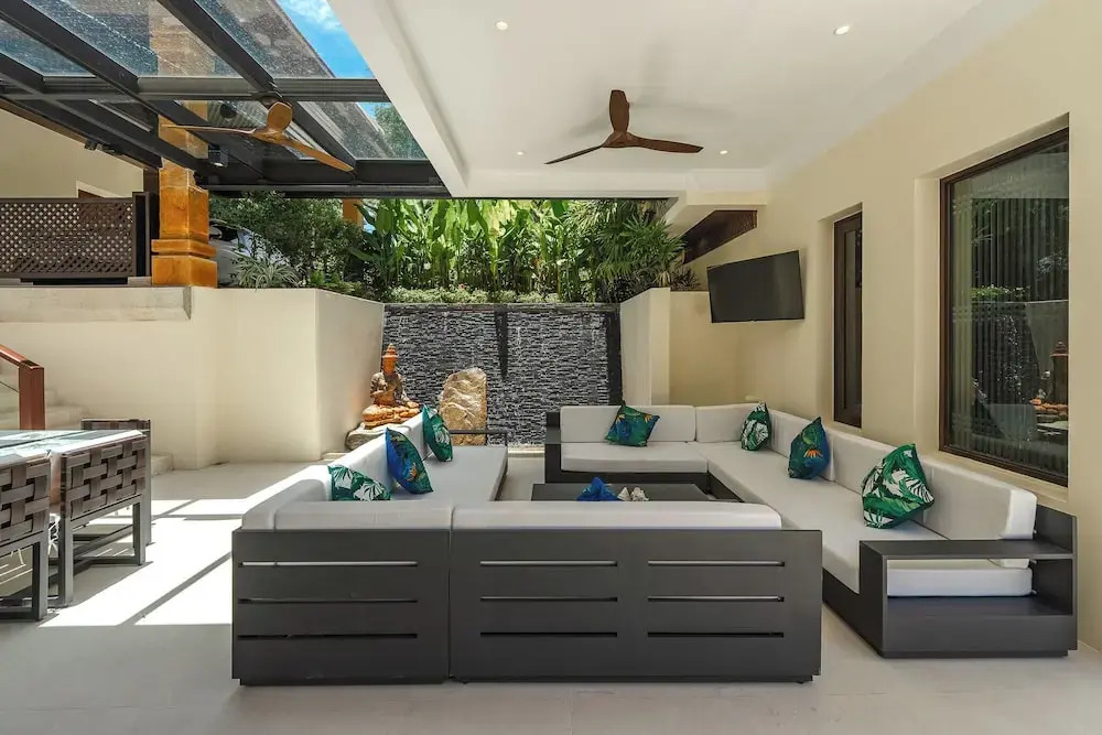 Naiharn 4br Private PoolVilla near Beach