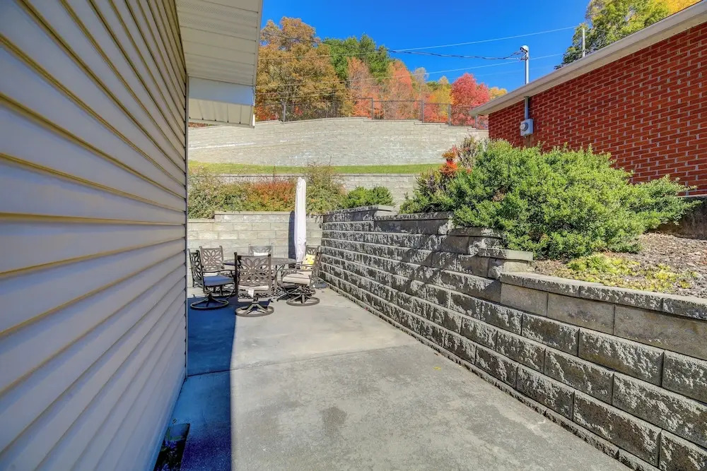 Laptop-Friendly Appalachian Mountain Retreat