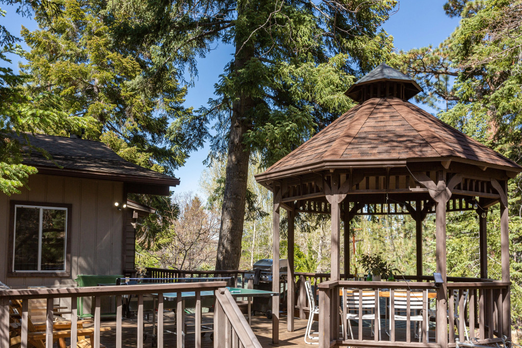 Turtlebear by Avantstay Gazebo Dining + Table Tennis National Forest Backyard + Mins to Snow Summit Turtlebear