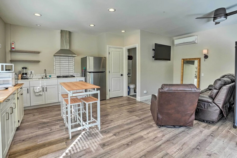 Pleasant Hill Studio w/ Pool & Hot Tub Access