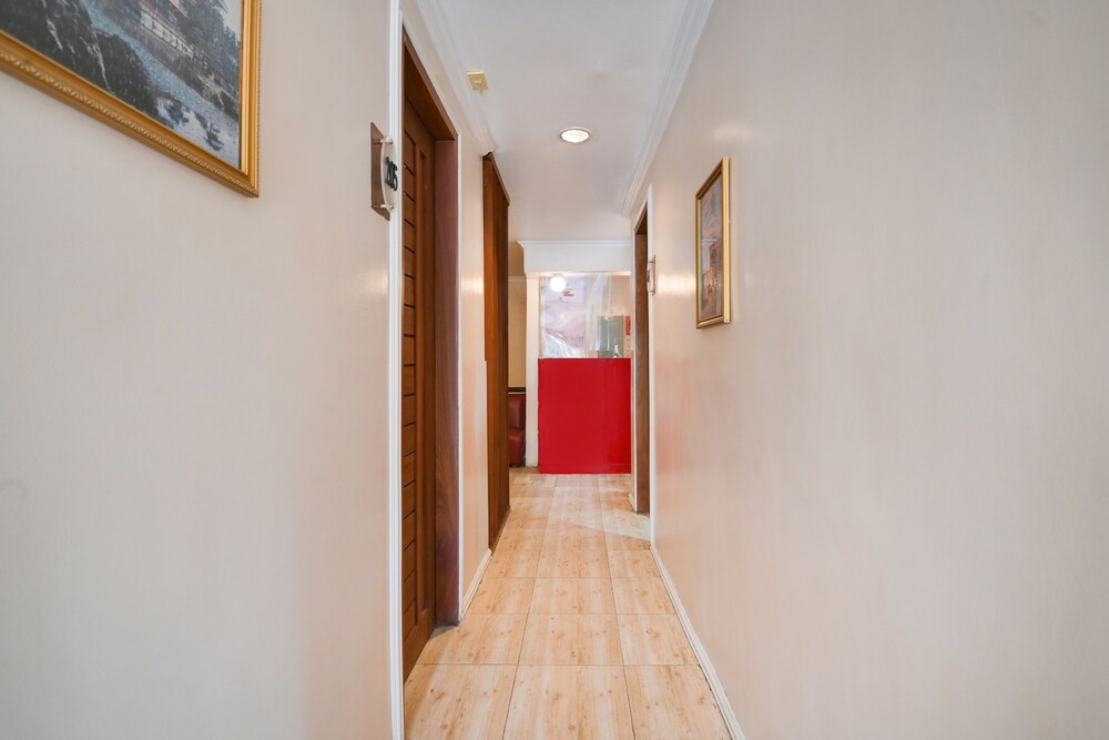 OYO 912 Fb Suites