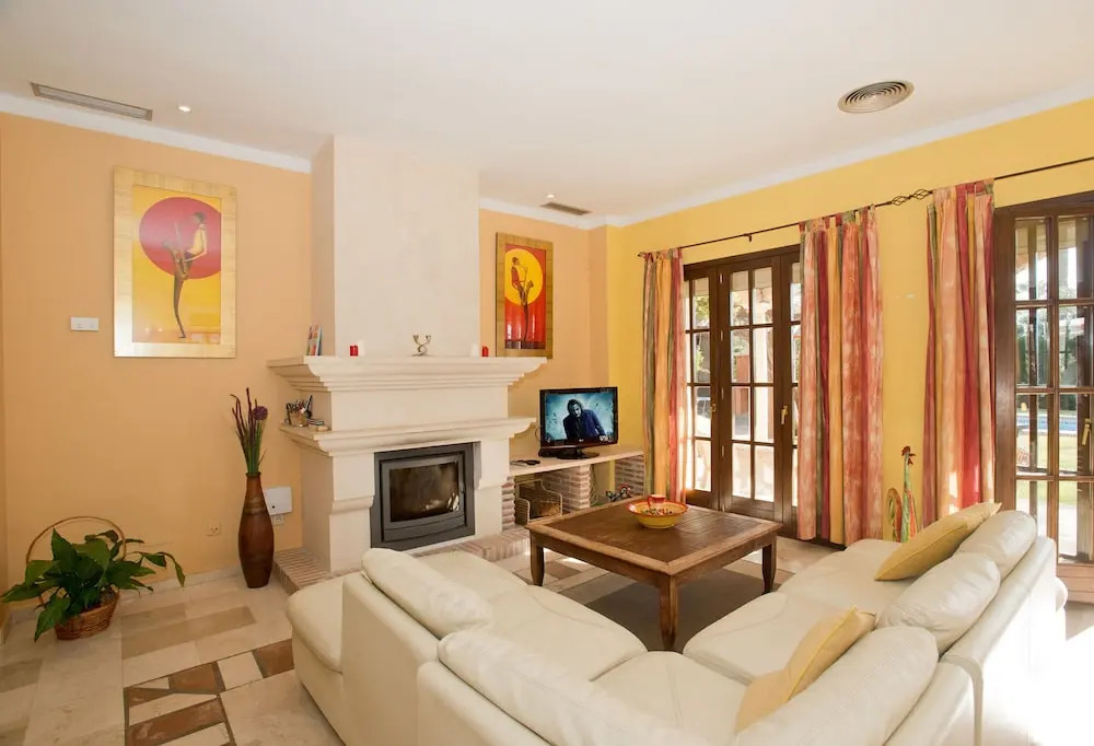 Holiday villa with 5 bedrooms, private pool, Nueva Andalucia, Marbella