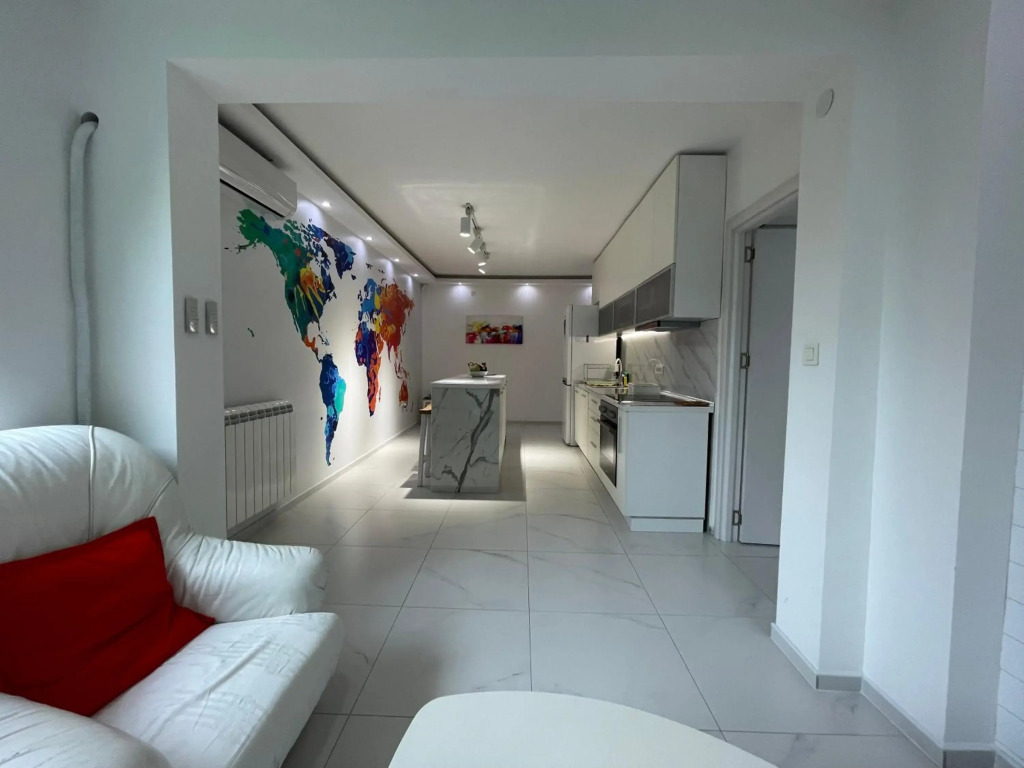 EVAs WorldMap Apartment