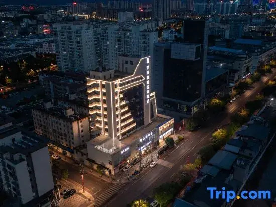 Yilong Xicheng International Hotel (Chuxiong Dongxing Middle School Branch)