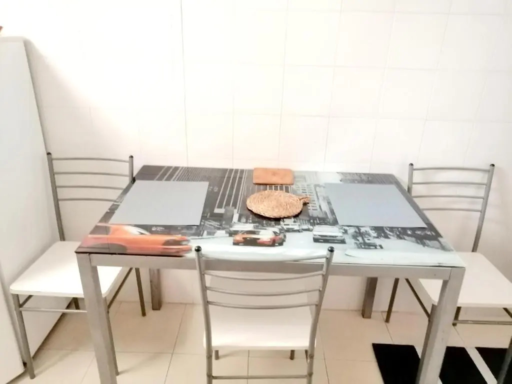 Apartment with one bedroom in Lisboa with WiFi 5 km from the beach