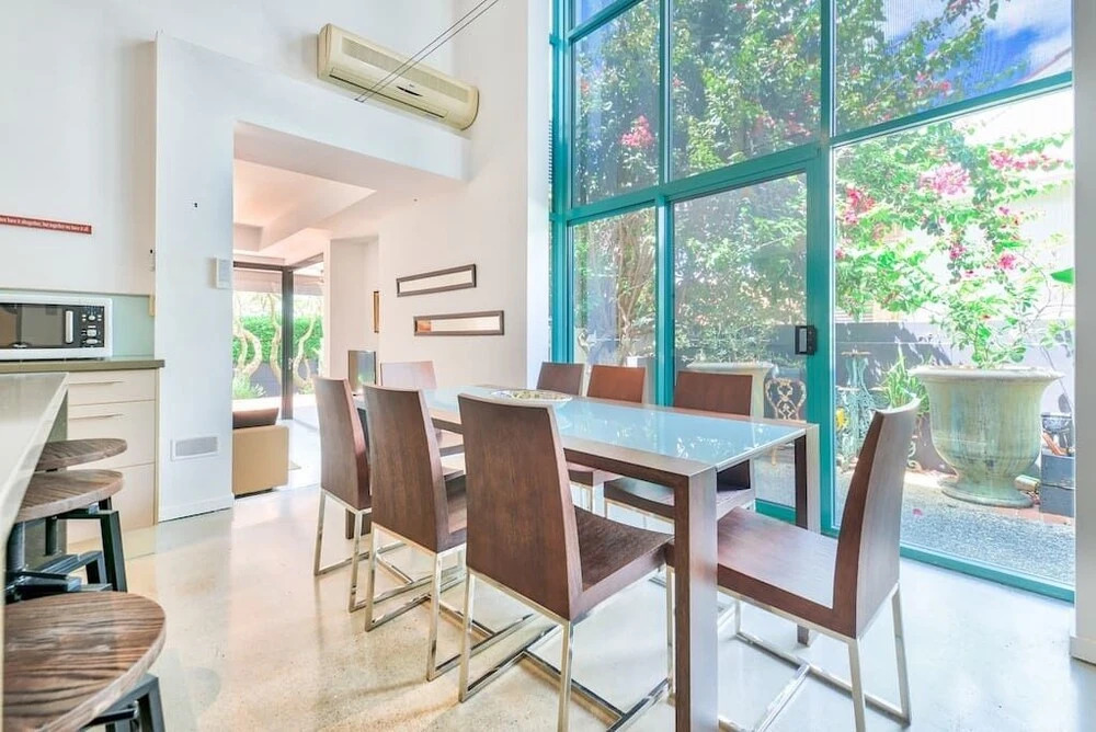 Spacious Home In New Farm For 6 W/ Parking