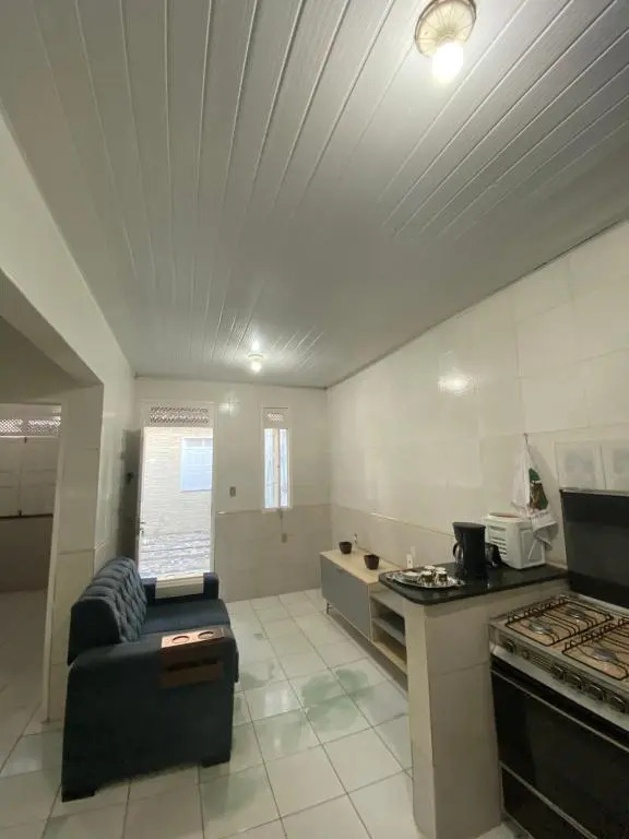Casa em residencial, mobiliada para temporada.