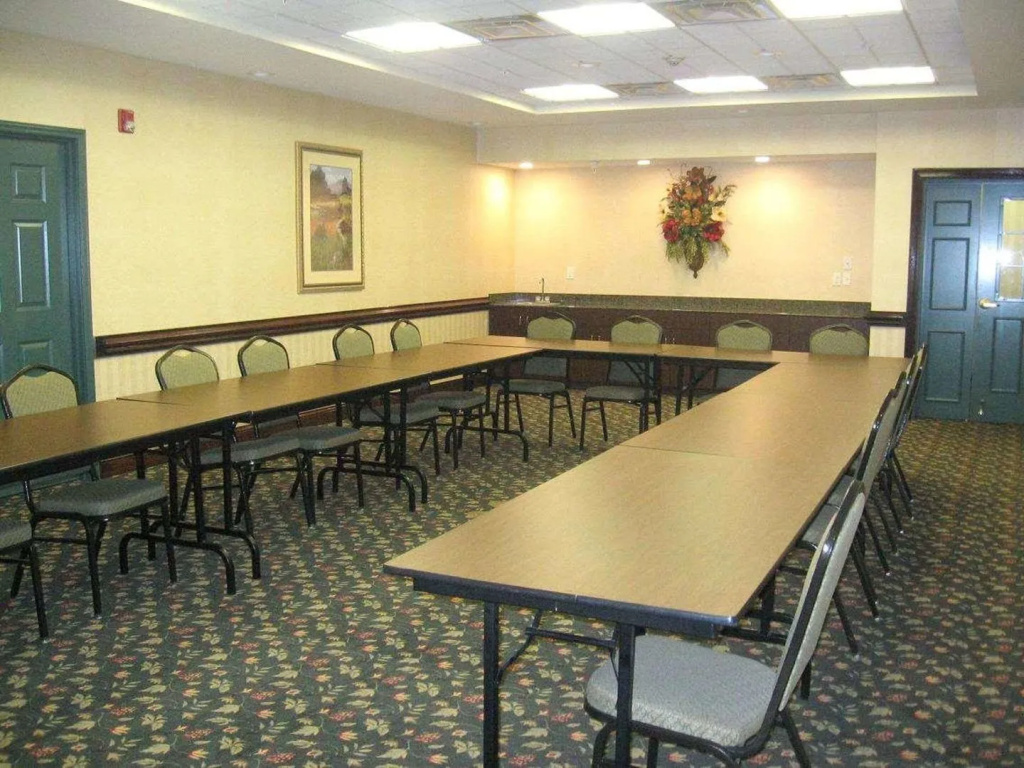 Country Inn & Suites by Radisson, Newport News South, VA