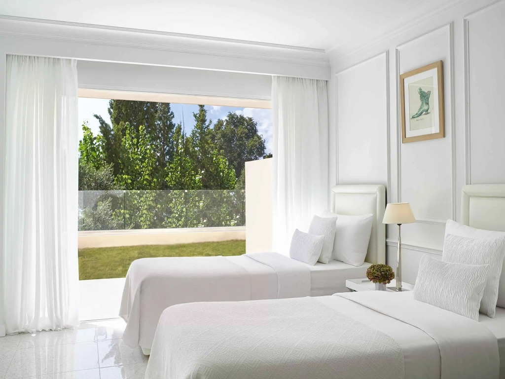 Corfu Imperial, A Resort to Live
