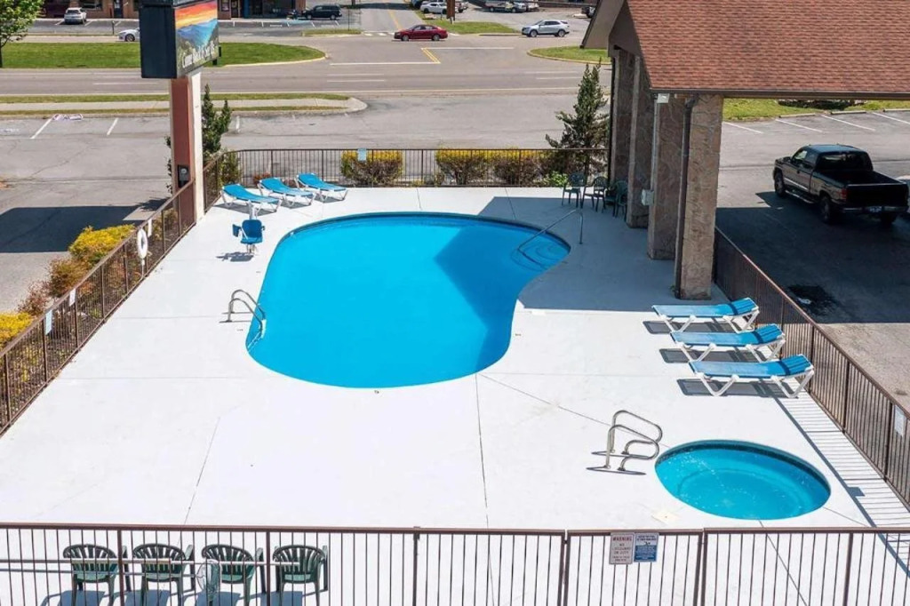 Days Inn By Wyndham Pigeon Forge South