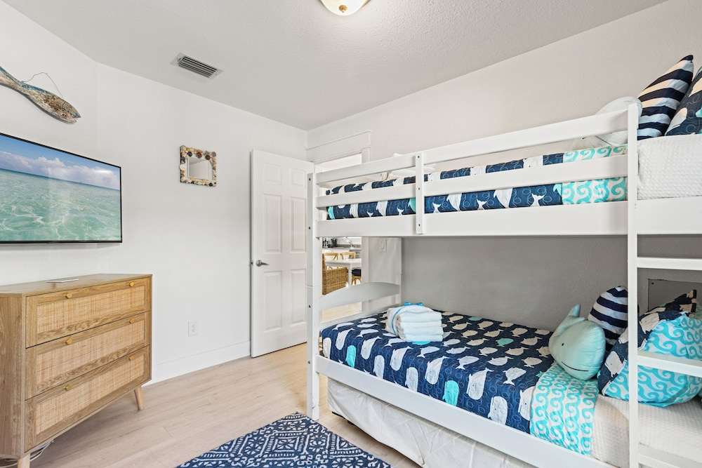 Laguna Breeze! Dog-friendly 4BR Beach Escape for 8 With Coastal Charm!