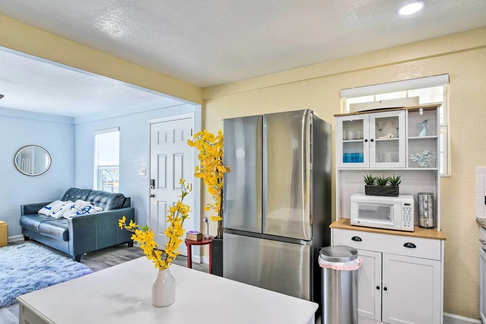 Galveston Retreat w/ Backyard & Patio