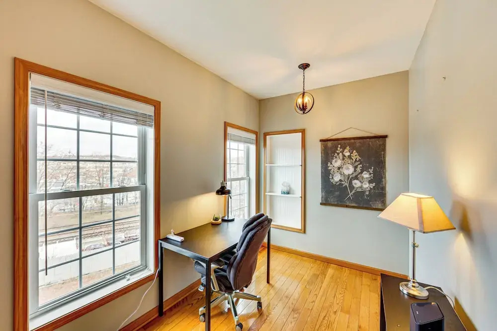 2 Mi to Market Sq! Row House w/ Dedicated Office