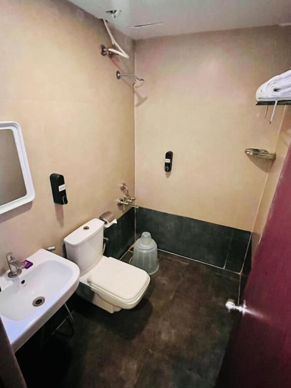 Astra Hotel and Suites Hsr 1st Sector