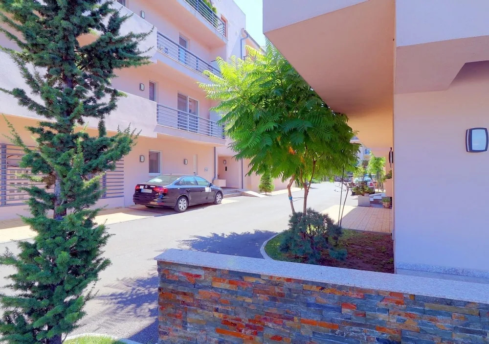 Garden Apartment close to Airport