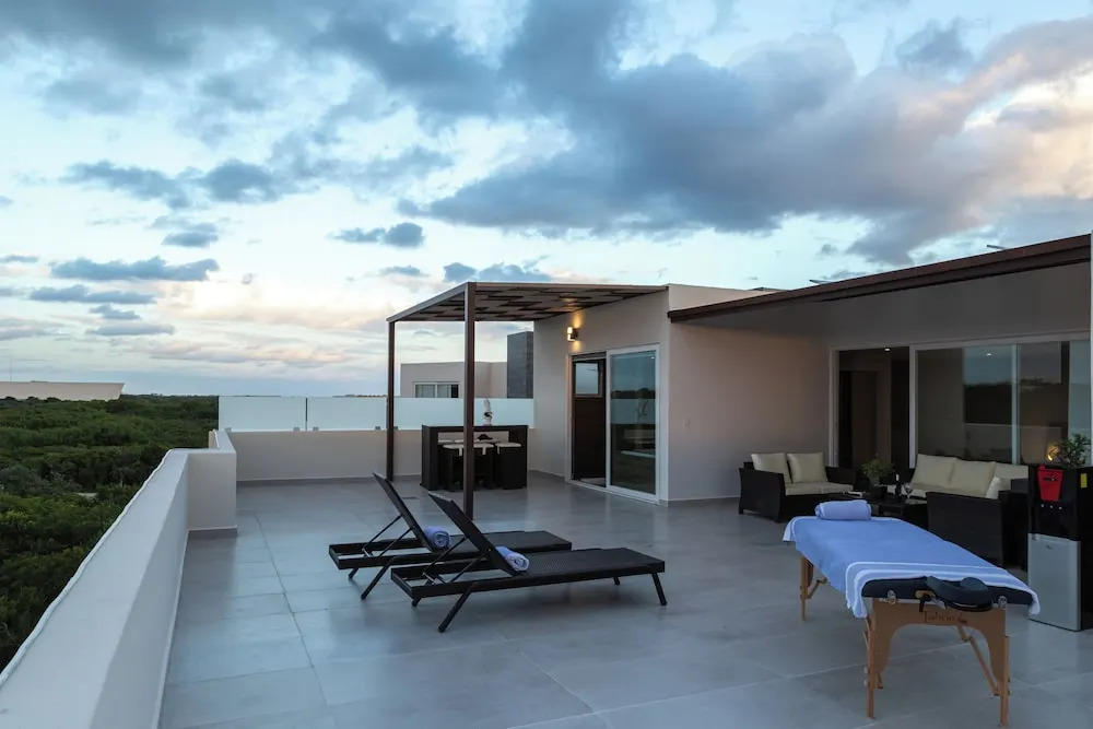 Amazing Top Floor Apartments BBQ Pool Sea View Jungle View
