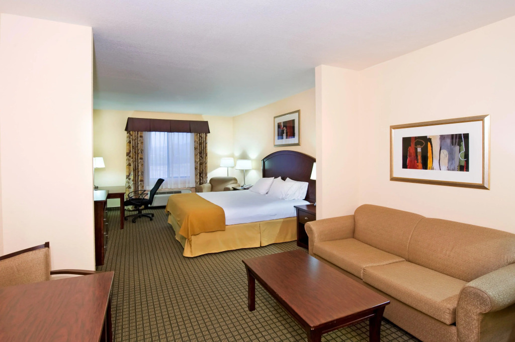 Holiday Inn Express & Suites Willcox by IHG
