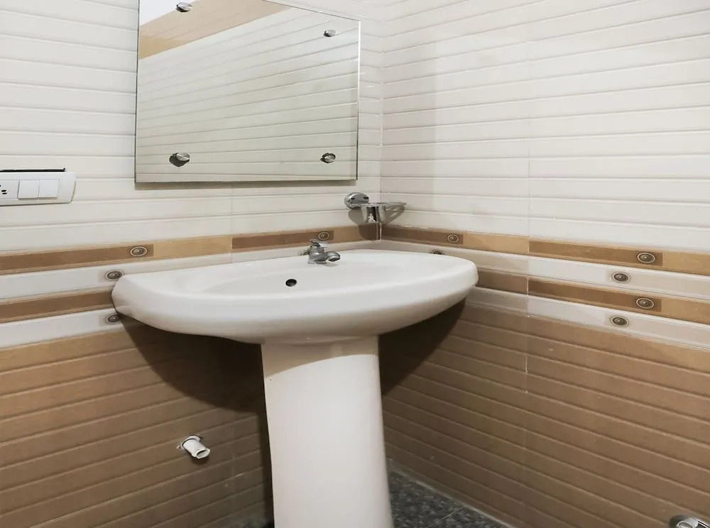 Hotel J7 International By OYO Rooms