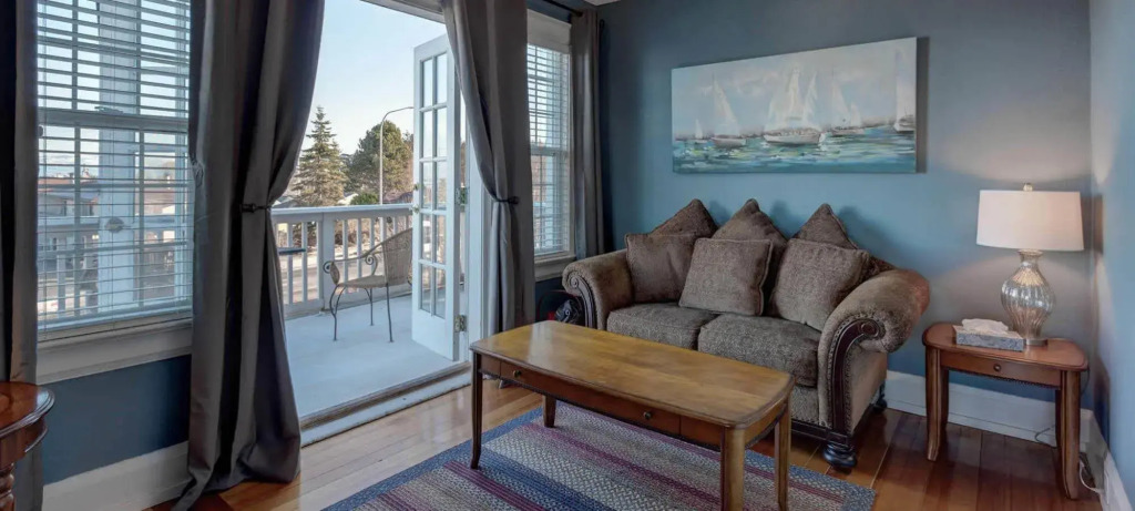 Nantucket Inn - Anacortes