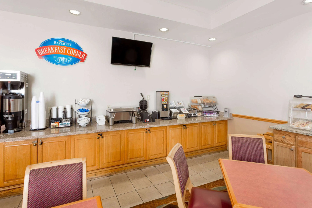Baymont Inn & Suites by Wyndham Fort Myers I-75