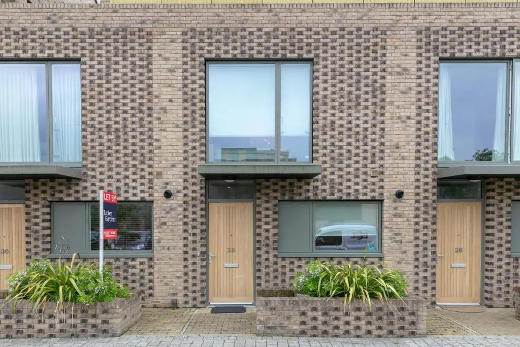 Addenbrookes Townhouse with Free Parking - 5 mins walk to Trumpington & Papworth Hospitals & Sleeps 6