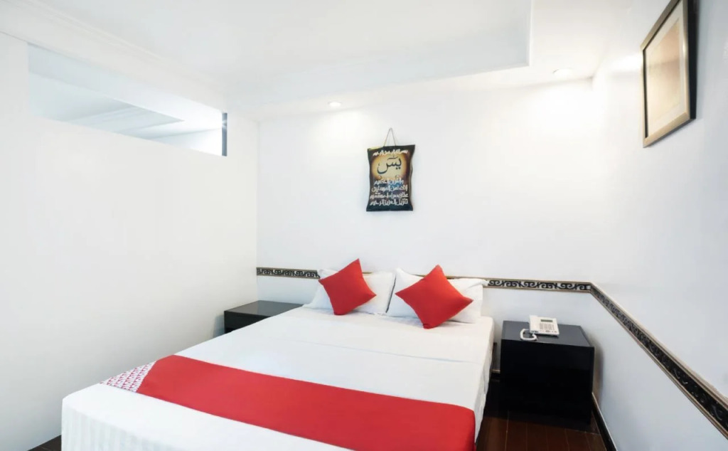 OYO 138 White Palace Hotel