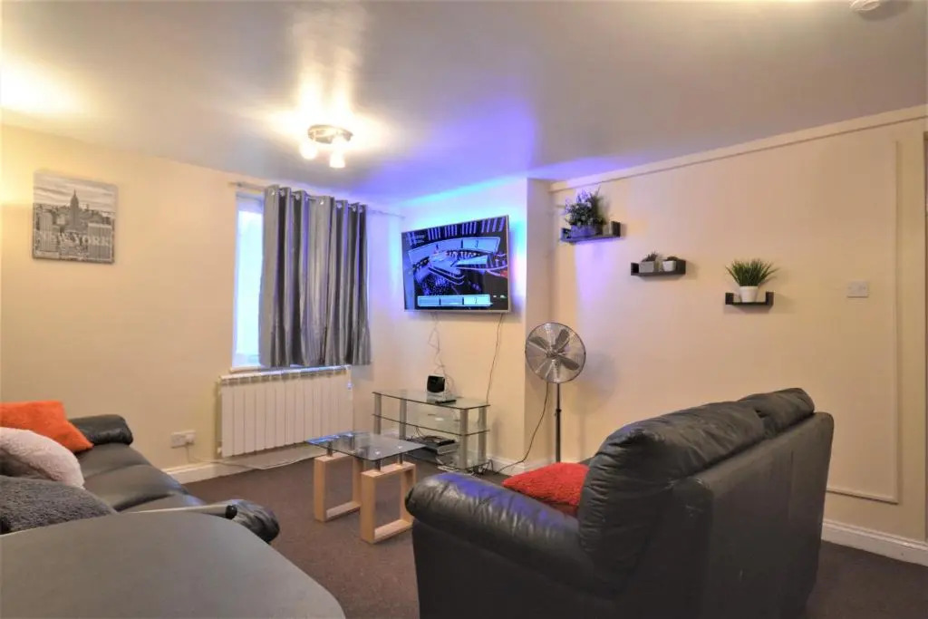 London Zone 2 Lovely 4 bedroom Apartment - 3 Trowbridge Road