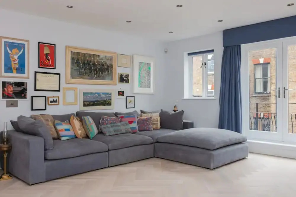 Contemporary 2 Bedroom House in Vibrant Shepherds Bush