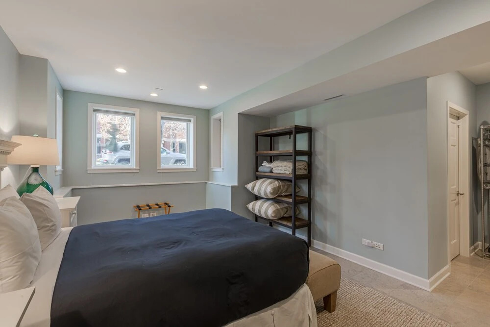 Perfect 1BR in Lincoln Park Steps to DePaul by AllSet Turnover