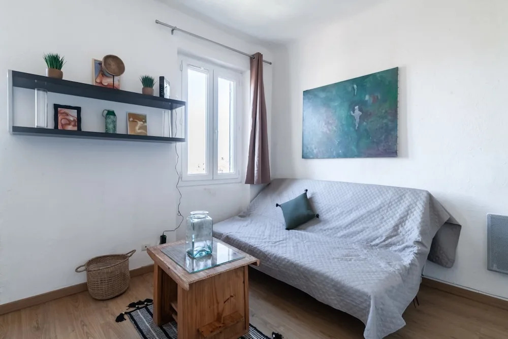 Studio for 2 Prefecture Neighborhood