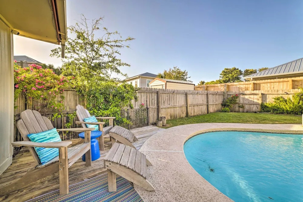 Coastal PCB Cottage W/pool & Bbq: 1block to Beach!