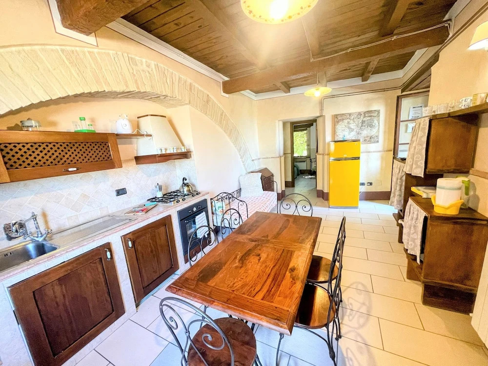 Apt 4 - Forget all Your Troubles - Relax in Paradise ! Air Con, Wifi! Sleeps 4