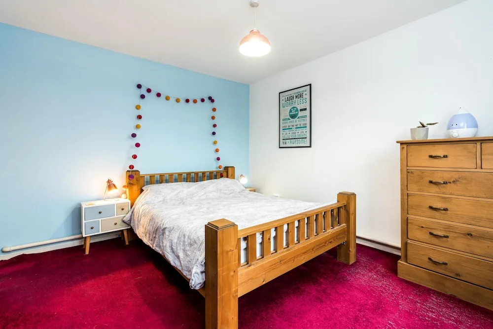 NEW Sleek & Colourful 2 Bedroom Flat Forest Hill