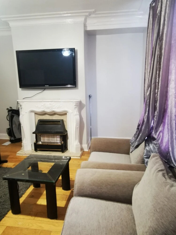 Entire Stunning 3-bed House in Bradford
