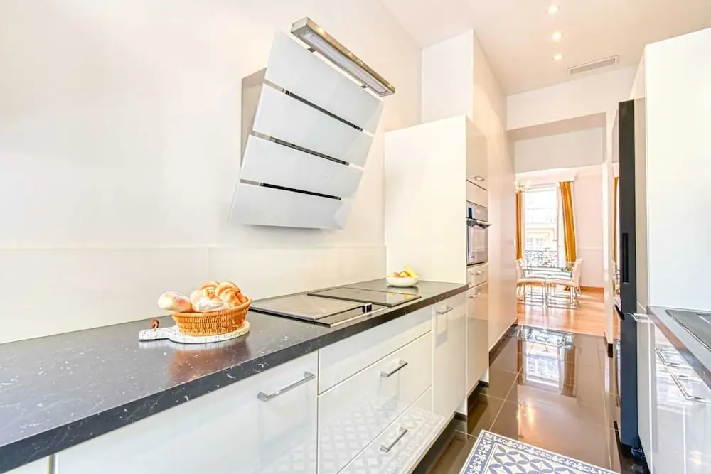 Luxury 2BR Apartment Near Le Vieux and Croisette