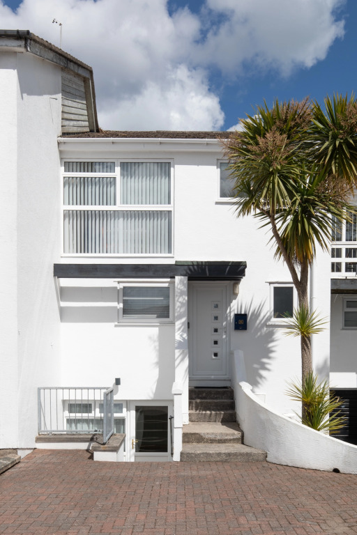 Cystanog Fach - Spectacular Sea Views, Balcony and Terrace, Parking
