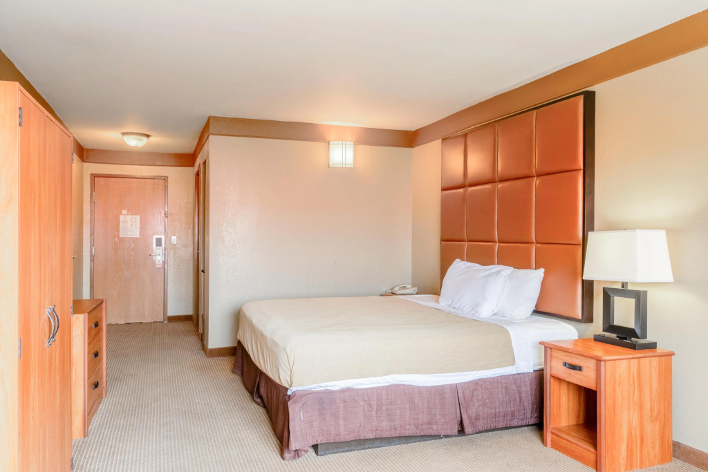 Days Inn & Suites by Wyndham Beeville