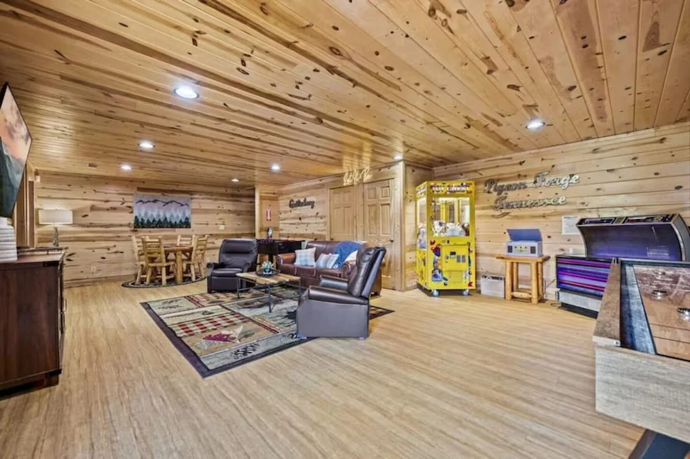 Pinewood Lodge by Beyond Expectations With Firepit