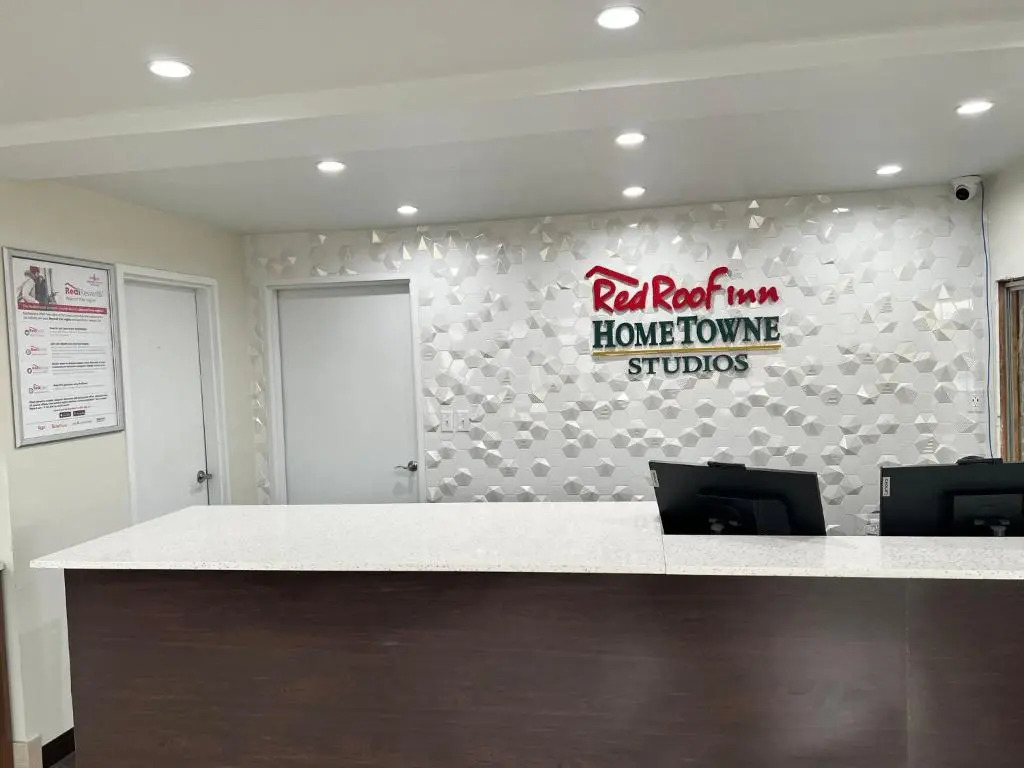 HomeTowne Studios by Red Roof Georgetown, KY