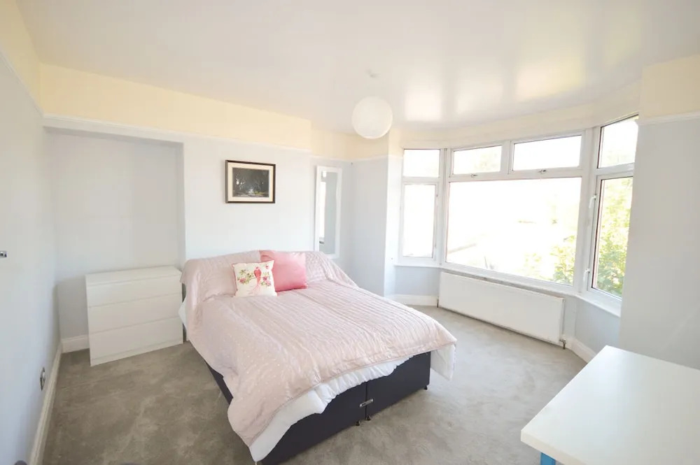 Fantastic 4 Bedroom House In Bath With Garden