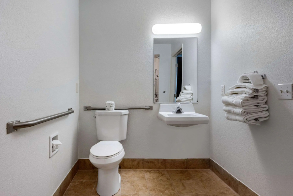 Quality Inn Coraopolis - Pittsburgh Airport