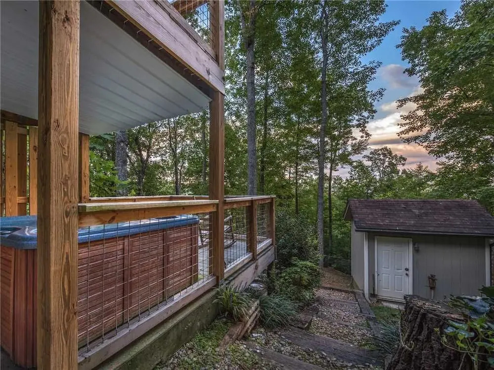 Bear View Chalet Three Bedroom Cabin