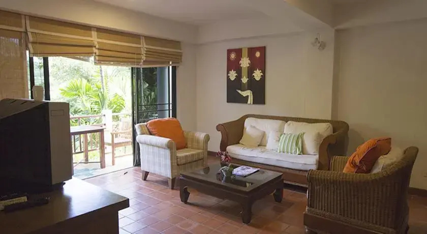 Lovely Nai Harn Apartment