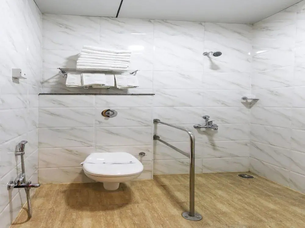 Hotel Saravana Bhavan by OYO Rooms